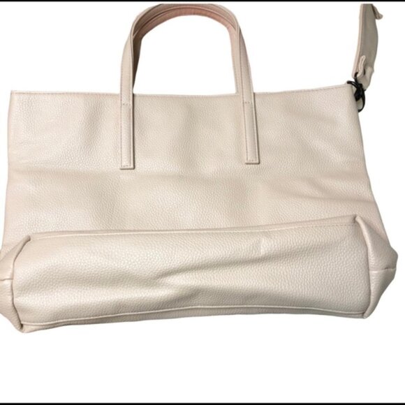 ๐ Lord & Taylor Beige Faux Leather Tote Bag Wide Strap Adjustable Magnetic - Picture 5 of 6